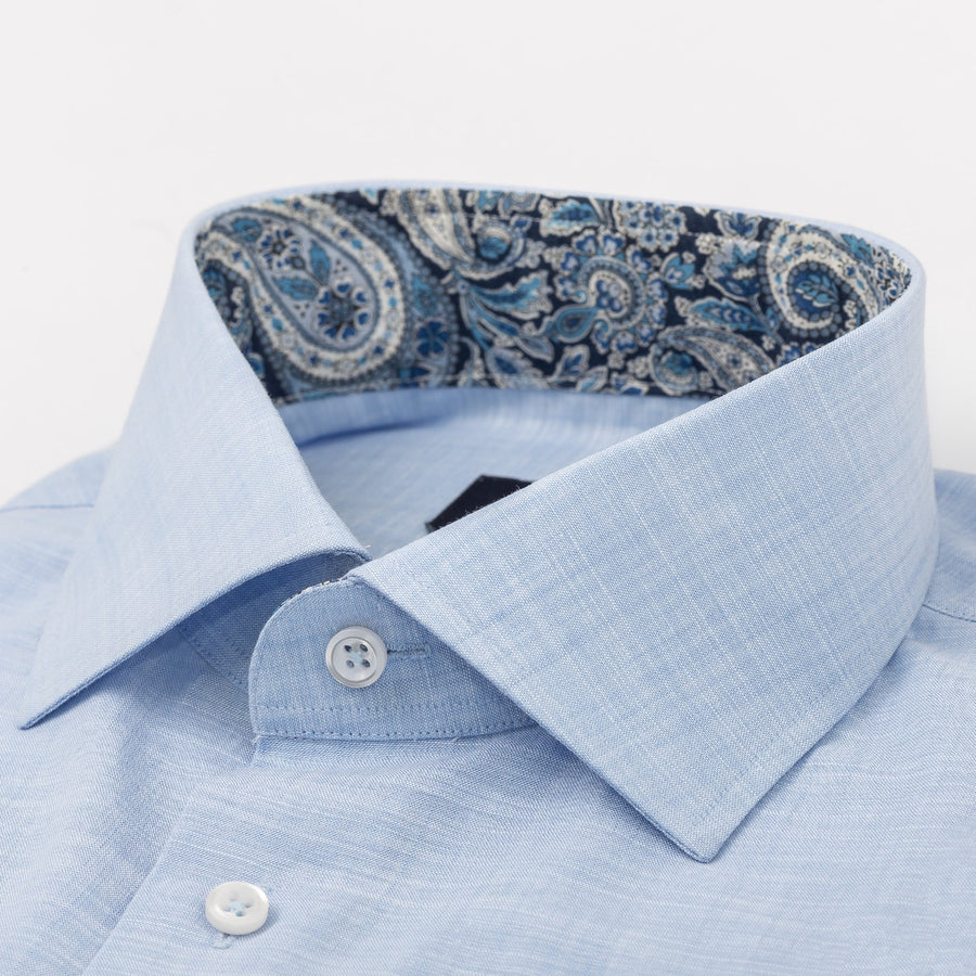 Hemd Modell „Pitt“, Baumwollhemd in Farbe hellblau mit Kontraststoff Details und weißen Knöpfen